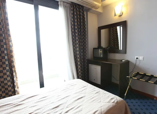 غرفة قياسية بسرير مزدوج، Galaxy Hotel 2/6