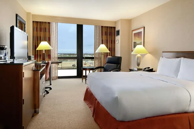 جناح عائلي بسرير كينج لذوي الإعاقة، Hilton Chicago OHare Airport 1/8