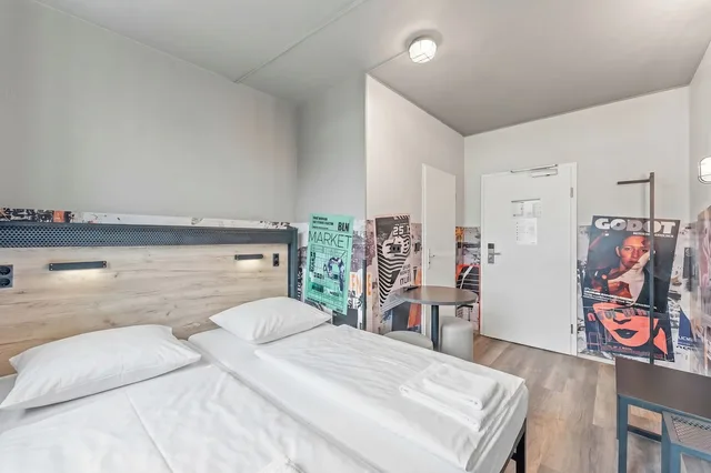 Room, Single, Twin Beds, a&o Berlin Mitte 1/5