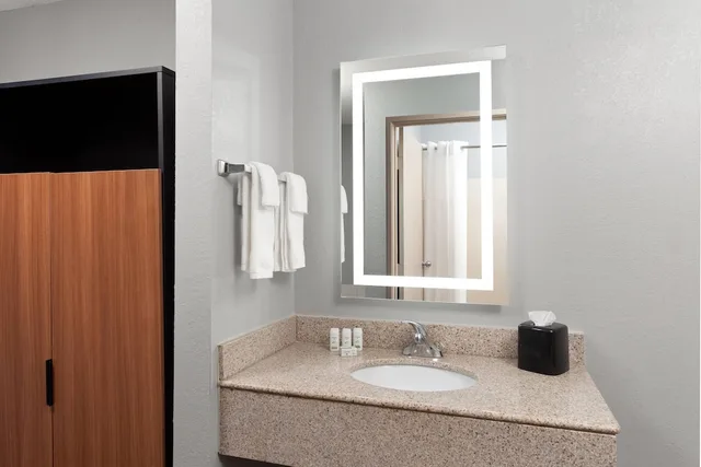 جناح استوديو بسرير كينج، AmericInn by Wyndham Reedsburg 3/4