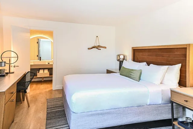 Sunset, Guest Room, Standard, King Bed, Sunset Side, Ground Floor، Sky Rock Sedona, a Tribute Portfolio Hotel 3/7