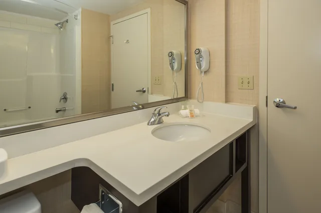غرفة قياسية بسريرين منفصلين، Holiday Inn Conference Ctr Edmonton South 3/4