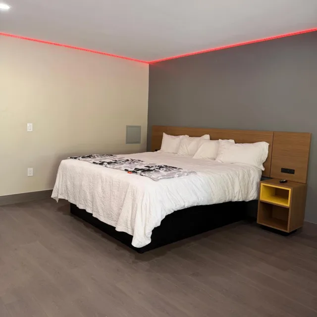 غرفة ديلوكس بسرير كينج للمدخنين، Americas Best Value Inn Wethersfield/Hartford 1/3