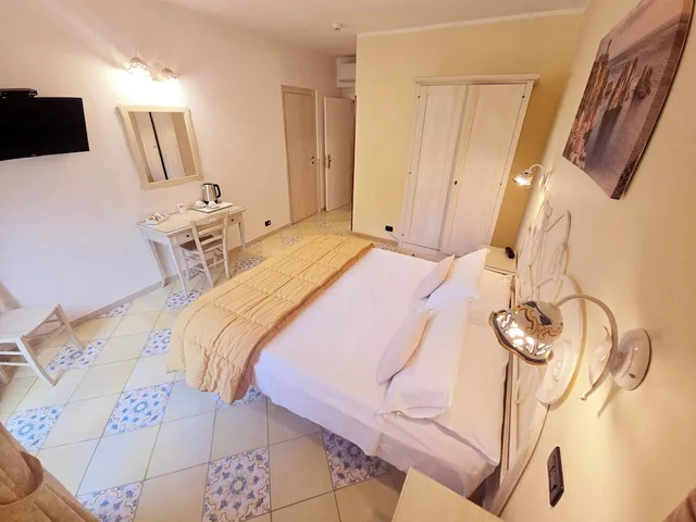 Room, Side Sea View, Balcony, HOTEL CALA MARINA 2/10