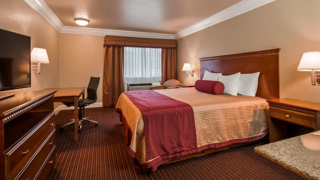 غرفة قياسية بسرير كينج لذوي الإعاقة، Best Western Willits Inn 5/7
