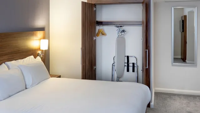 غرفة قياسية بسرير كينج لذوي الإعاقة، HOLIDAY INN LIVERPOOL 3/7