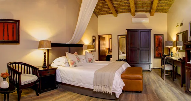 Family, Lodge, King Bed, 2 Sofa, Garden Route Game Lodge 3/7