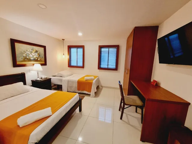 غرفة ثلاثية، Hotel Karlo 3/10