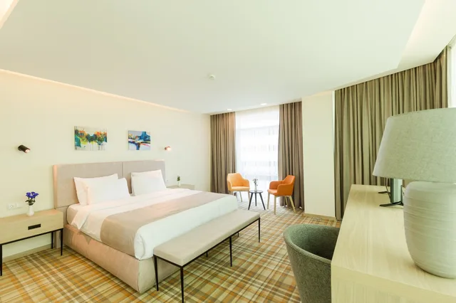 جناح جونيور بسرير كينج بشرفة، Best Western Premier Batumi 3/7