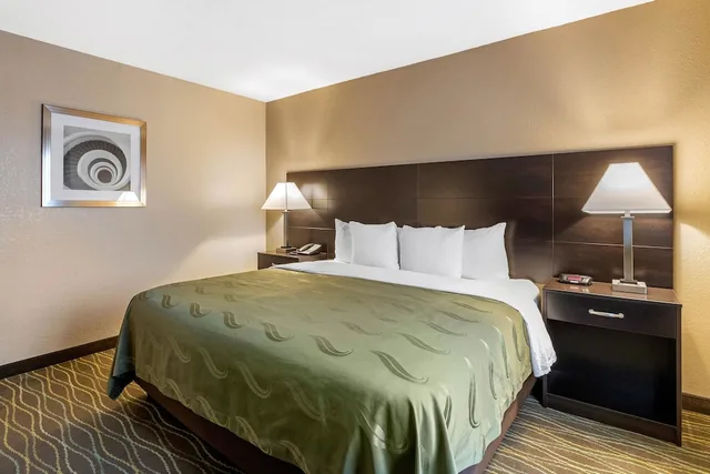 جناح بسريرين كوين مع أريكة، Quality Inn & Suites Des Moines - Merle Hay Road 2/2