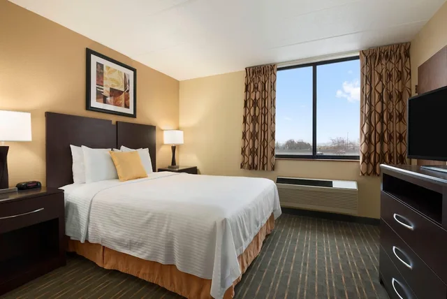 غرفة بسرير كوين لذوي الإعاقة، Days Hotel By Wyndham University Ave Se 2/10