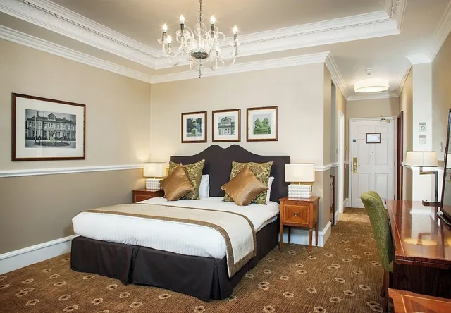 غرفة تنفيذية بسرير مزدوج أو سريرين منفصلين، Down Hall Hotel Spa & Estate 1/4