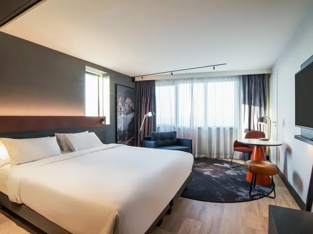 جناح جونيور، Mercure Amsterdam City Hotel 5/10