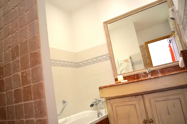 غرفة سوبيريور بسرير كينج بشرفة، Hotel Sainte Valerie 3/4