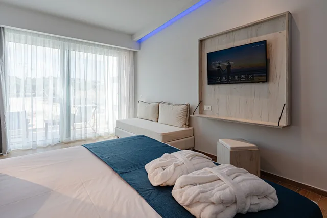 Suite, Pool View, Sun Deck، Magique Bleu Suites 2/4
