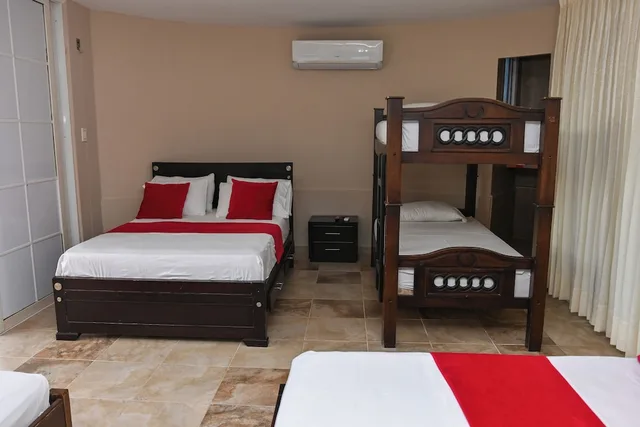 غرفة عائلية بسريرين منفصلين وأسرّة بطابقين وسريرين كوين بإطلالة على الجبل، Hotel Campestre Villa Ocha 1/5