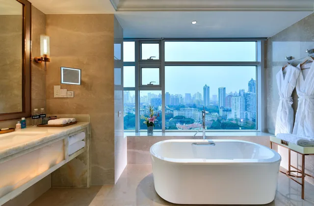 Collection, Business، Radisson Collection Hotel Xin Guo Shanghai 7/9