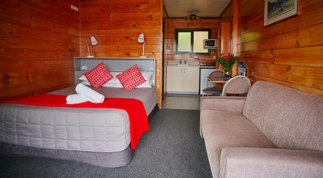غرفة بسريرين منفصلين، Greymouth Seaside Top 10 Holiday Park 1/6