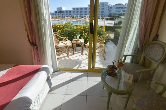 غرفة قياسية بسرير مزدوج أو سريرين منفصلين بإطلالة على الحديقة، Amarina Sun Resort & Aqua Park 5/10
