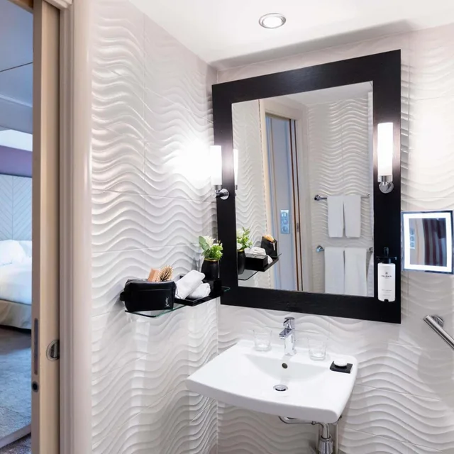 غرفة فاخرة بسرير كينج بإطلالة لذوي الإعاقة، Sofitel Strasbourg Grande Ile Hotel 6/10