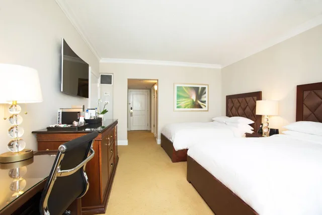 Guest Room, 2 Double Beds, City View, Concierge Level, JW Marriott Miami 3/6