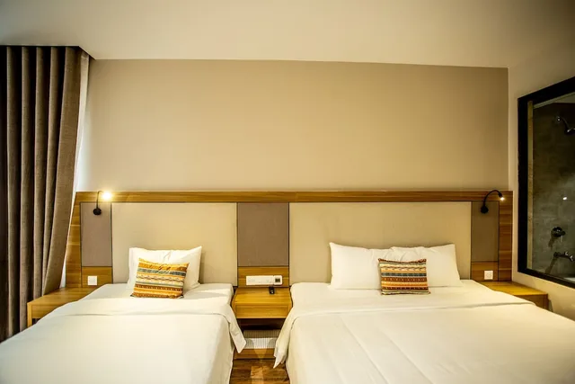 غرفة ديلوكس ثلاثية بسرير كينج وسرير فردي، Thanh Mai Hotel 1/3