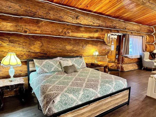 Cabin, King Bed, Sofa, Pet Friendly, Soap Lake Resort, a Dazzler Select by Wyndham 1/2
