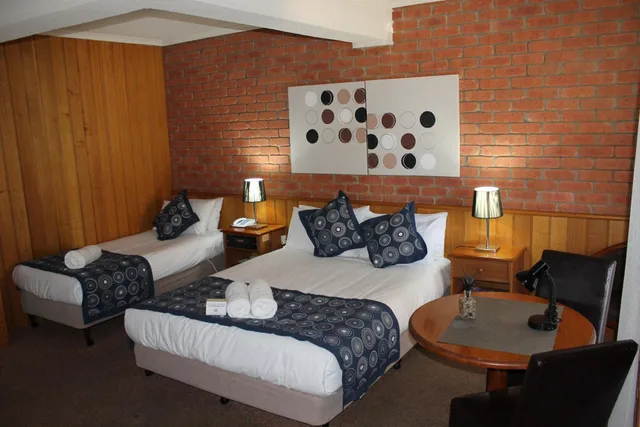 Standard, Triple, Bakery Hill Motel 3/6