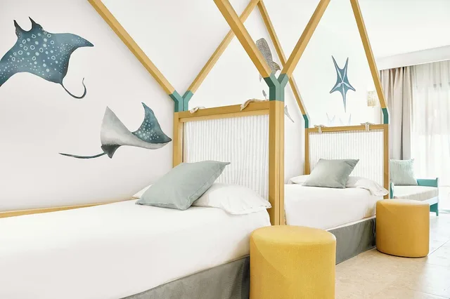 Family Suite, Single, Twin Beds, Sea View, Sofa, Priority Location، Iberostar Waves Gaviotas Park 2/6