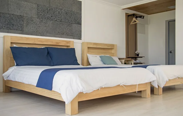 غرفة بسرير كوين وسرير فردي بإطلالة على البحر، Sun And Moon Resort 3/6
