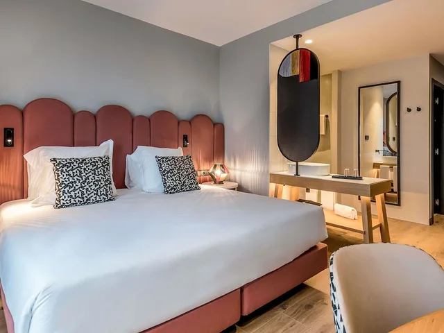 غرفة سوبيريور عائلية بسرير مزدوج مع أريكة، Mercure Lugo Center 1/2