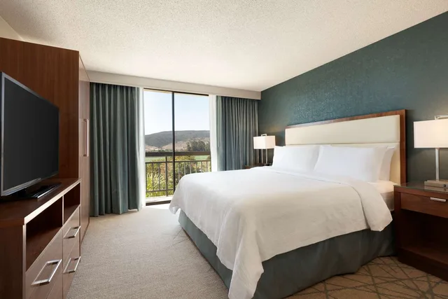 جناح بسرير كينج بغرفة نوم واحدة لذوي الإعاقة، Embassy Suites By Hilton San Luis Obispo 1/3
