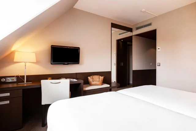 غرفة قياسية بسريرين منفصلين، Hotel Mercure Omaha Beach 4/10