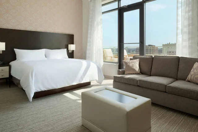 جناح بسرير كينج بغرفة نوم واحدة، Embassy Suites Louisville Downtown 1/5