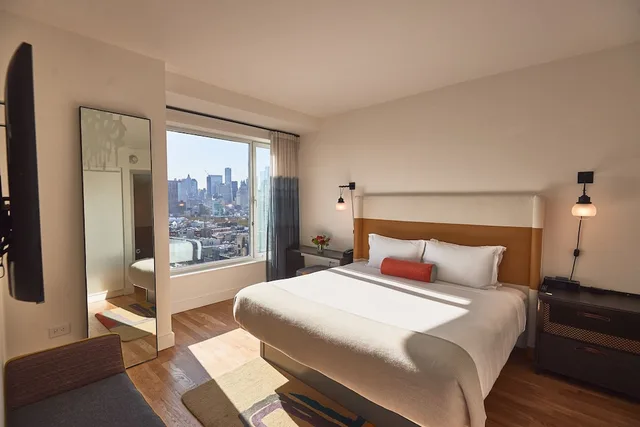 غرفة بريميوم بسرير كينج بإطلالة على المدينة في طابق مرتفع، Hotel Indigo Lower East Side New York 7/10