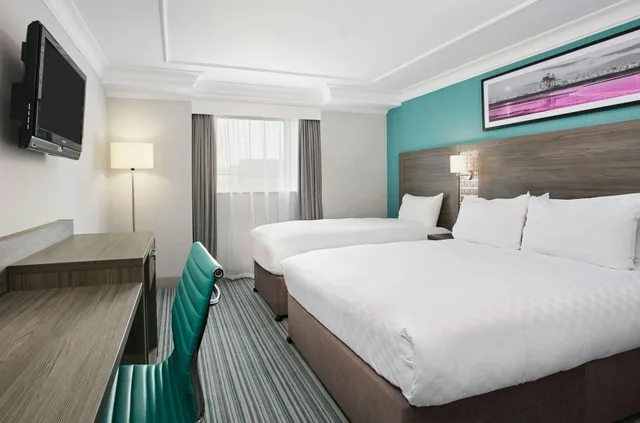 غرفة قياسية ثلاثية بسرير مزدوج وسرير فردي، Leonardo Hotel Middlesbrough 2/2