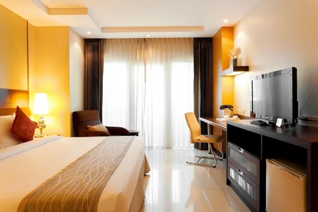 Deluxe Room, Intimate Hotel 3/10