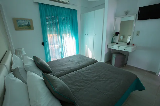 غرفة بانورامية بسريرين منفصلين بإطلالة على البحر مع أريكة، Pela Mare Hotel 8/10
