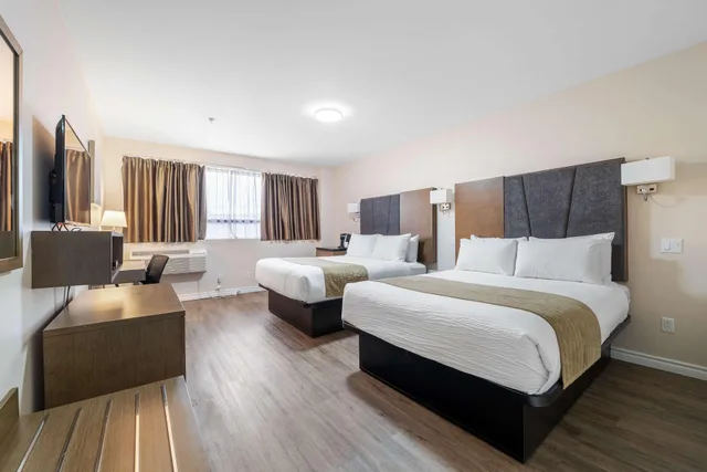 غرفة رباعية بسريرين كوين، Hotel Montreal Metropolitan, an Ascend Collection Hotel 1/5