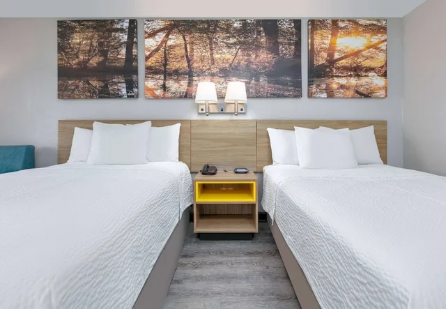 غرفة بسرير مزدوج للمدخنين، Days Inn by Wyndham Greenville MS 1/8