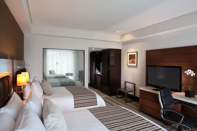 غرفة ديلوكس بسريرين مزدوجين بإطلالة على المدينة، JW Marriott Hotel Mexico City Santa Fe 2/3