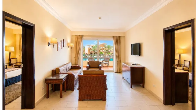 جناح عائلي بسرير كوين وسريرين منفصلين، Regency Plaza Aqua Park Spa Resort 8/10
