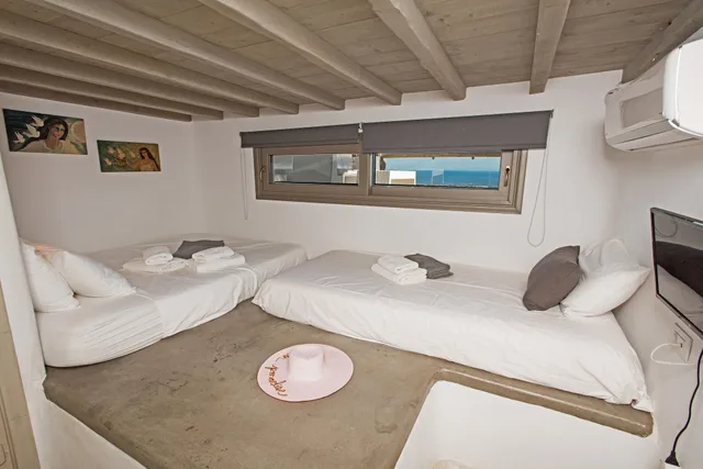 Sky, Grand, Suite, 2 King Beds, Single Bed, Sea View, Sofa, Hot Tub، Amallini Suites 2/10