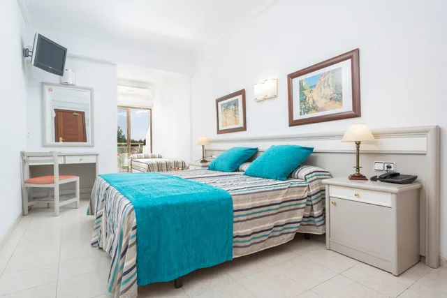 غرفة ثلاثية بإطلالة على المدينة، Hotel More 1/5