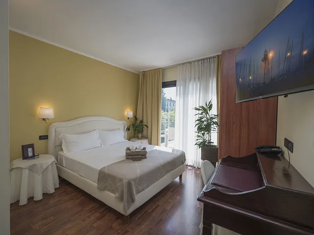 غرفة كلاسيكية بسرير مزدوج بشرفة، Admiral Hotel Villa Erme 2/3