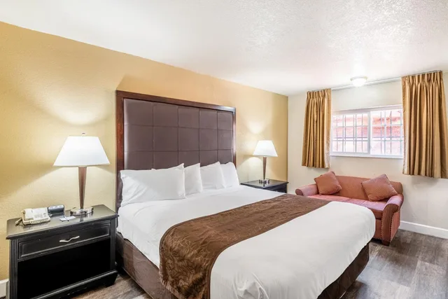 غرفة قياسية بسرير كينج، Americas Best Value Inn Suites Flagstaff 7/9