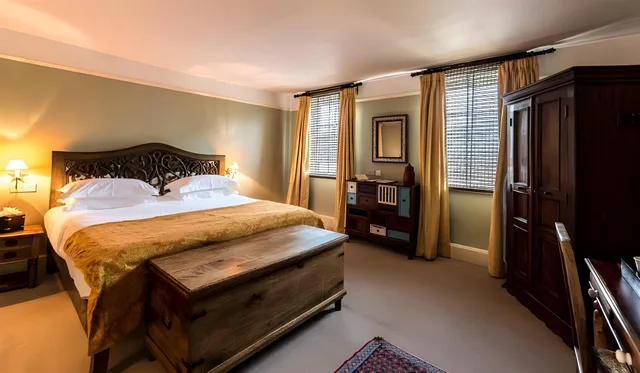 Chic، The Elephant Hotel 1/2