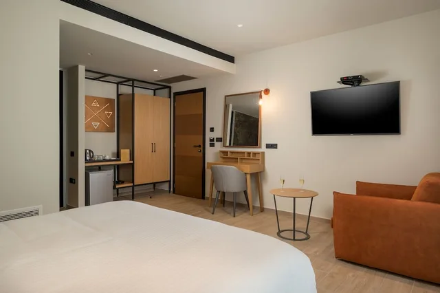 Junior Suite, Studio, Queen Bed, Sofa، Hyperion City Hotel & Spa 3/6