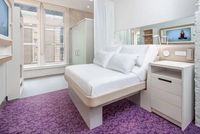 غرفة بريميوم بسرير كوين لذوي الإعاقة، YOTEL San Francisco, Select by Hilton 2/2