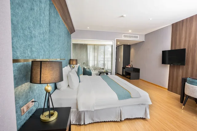 غرفة بريميوم ديلوكس بسرير مزدوج بشرفة بإطلالة جزئية على البحر، Cicilia Hotels & Spa Danang 8/10